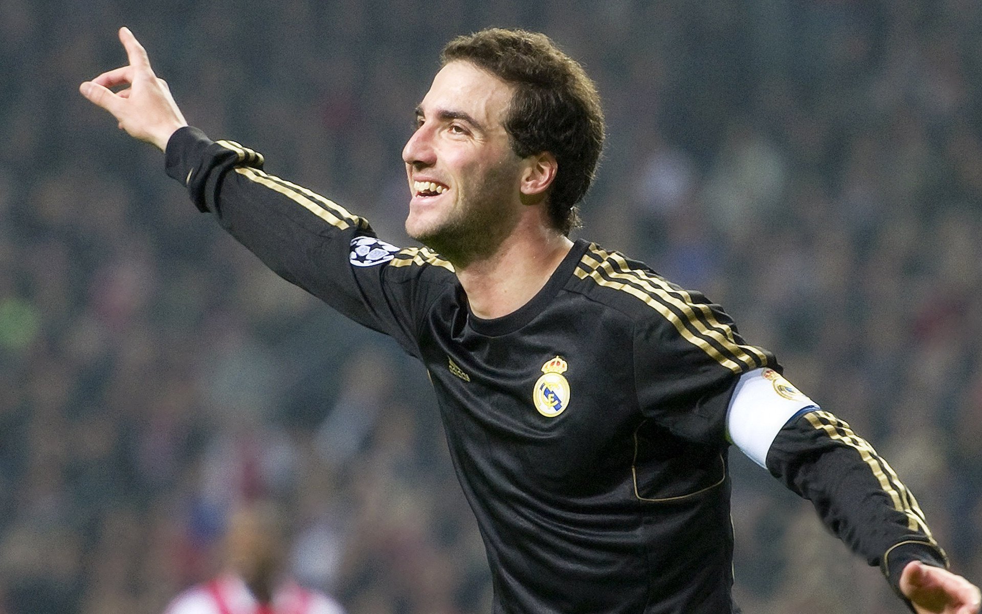 国际米兰通过强力防守以2-1战胜凯拉特，继续领跑小组，国际米兰 训练